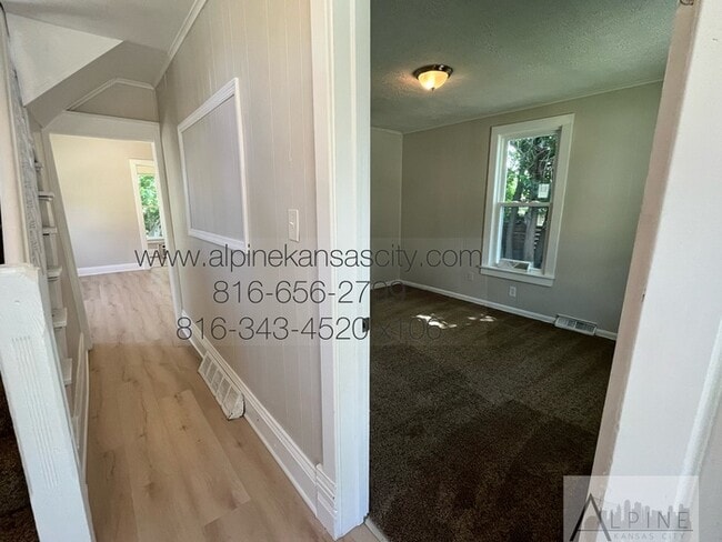 Building Photo - Updated NE Home!