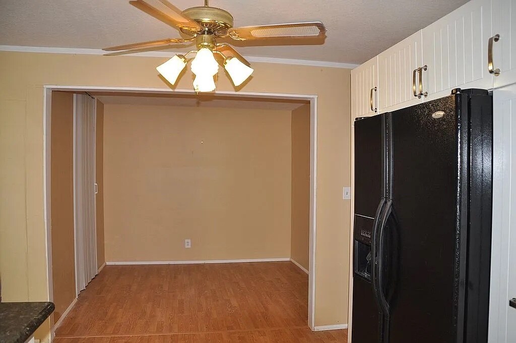 Building Photo - 6974 Ballinger Ave