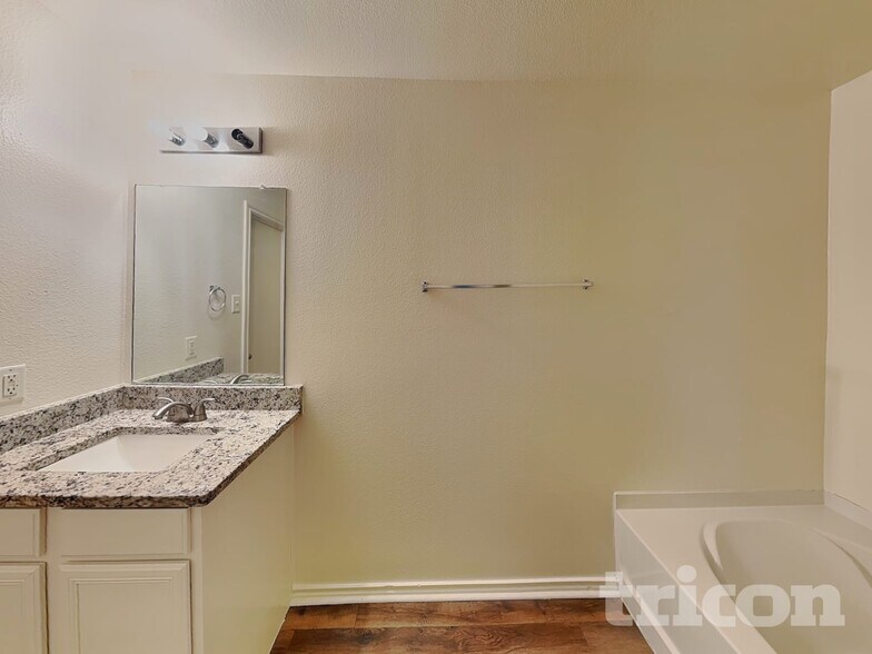 Building Photo - 712 Locustberry Dr