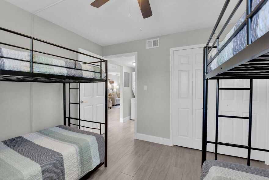 Building Photo - 16380 Dublin Cir