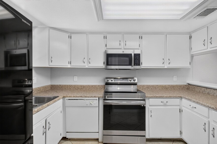 Building Photo - 659 Montego Bay Ct