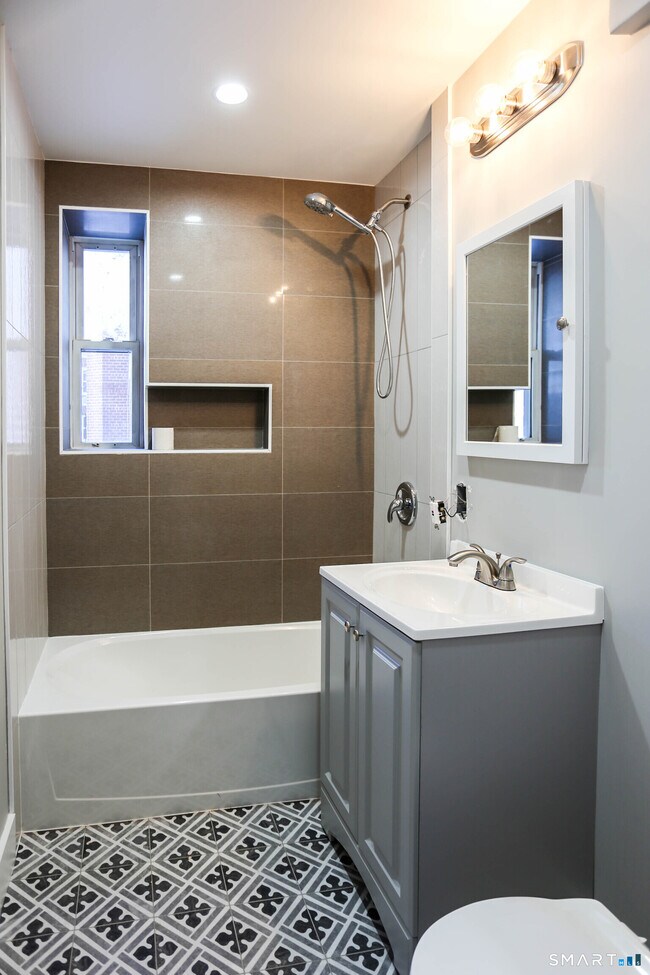 Building Photo - 39 Glenbrook Rd