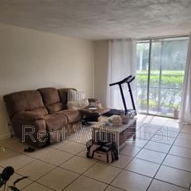 Building Photo - 7173 Orange Dr