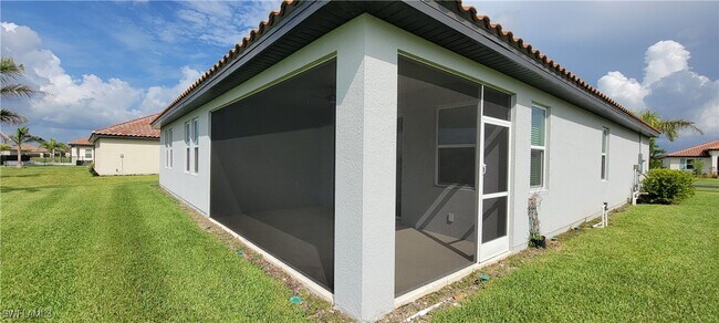 Building Photo - 2051 Grove Dr