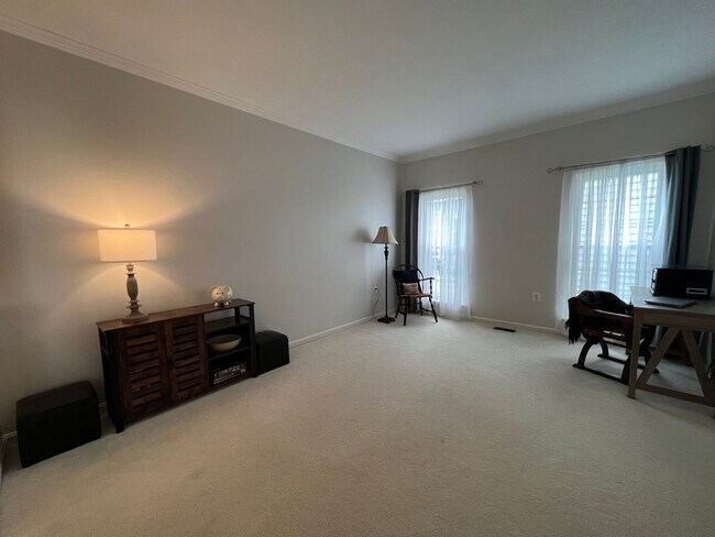 Building Photo - Impressive 4 Bedroom 3.5 Single-Family Hom...