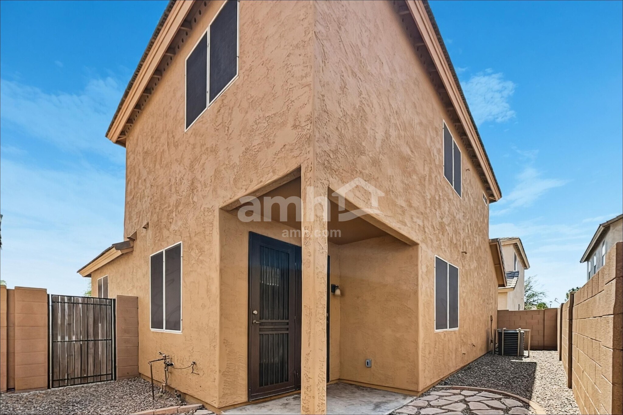 Building Photo - 5332 W Jones Ave
