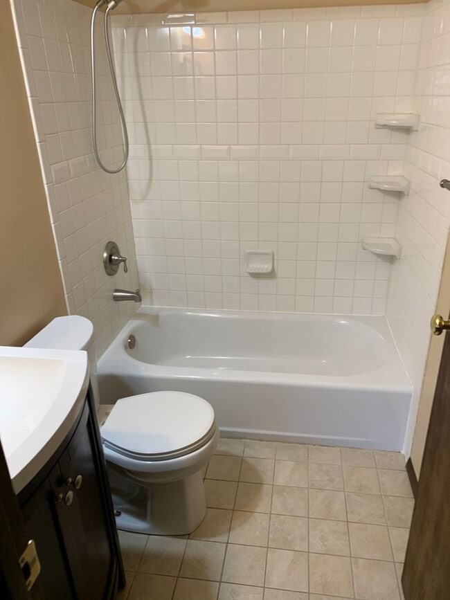 Building Photo - Three Bedroom One and a Half Bath Ranch Home in Delhi