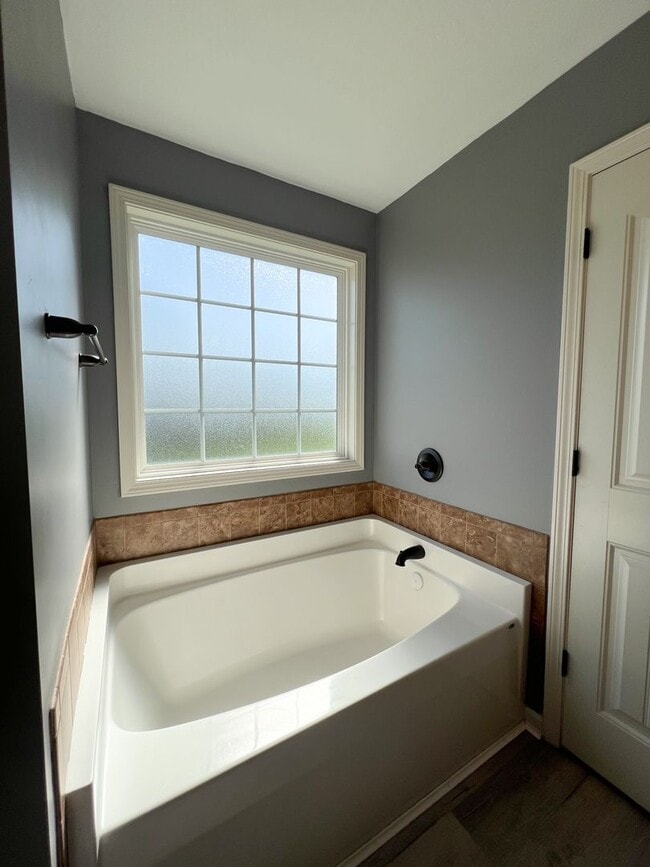 Building Photo - Gorgeous Single-Family--Fenced Backyard and Bonus Room!