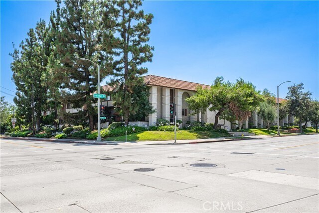 Building Photo - 2450 E Del Mar Blvd