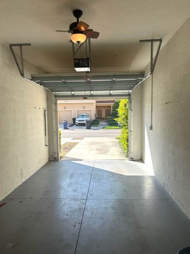 Building Photo - 3 2.5 - TOWNHOUSE IN PARKRIDGE - CLOSE TO ...