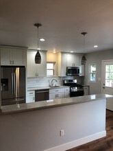 Building Photo - 539 Forest Ave