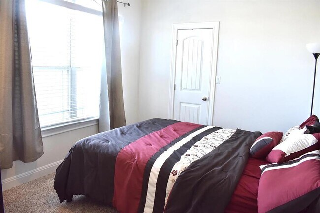 Building Photo - 1109 Sundrops St