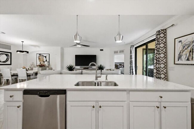 Building Photo - 10792 Tarflower Dr