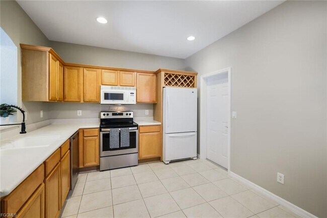 Building Photo - 10004 Ravello Blvd