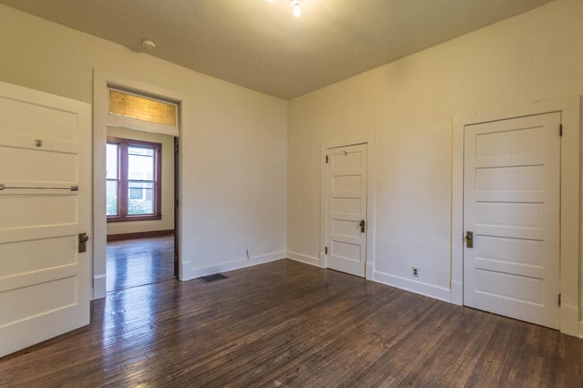 More of back bedroom, 2 closets - 715 E 10th St