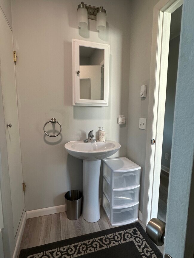 Bathroom - 16 Crescent Beach Dr