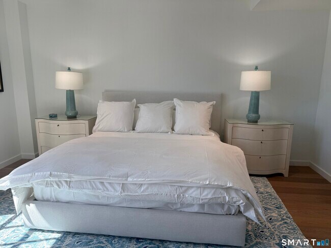 Building Photo - 111 Rowayton Ave