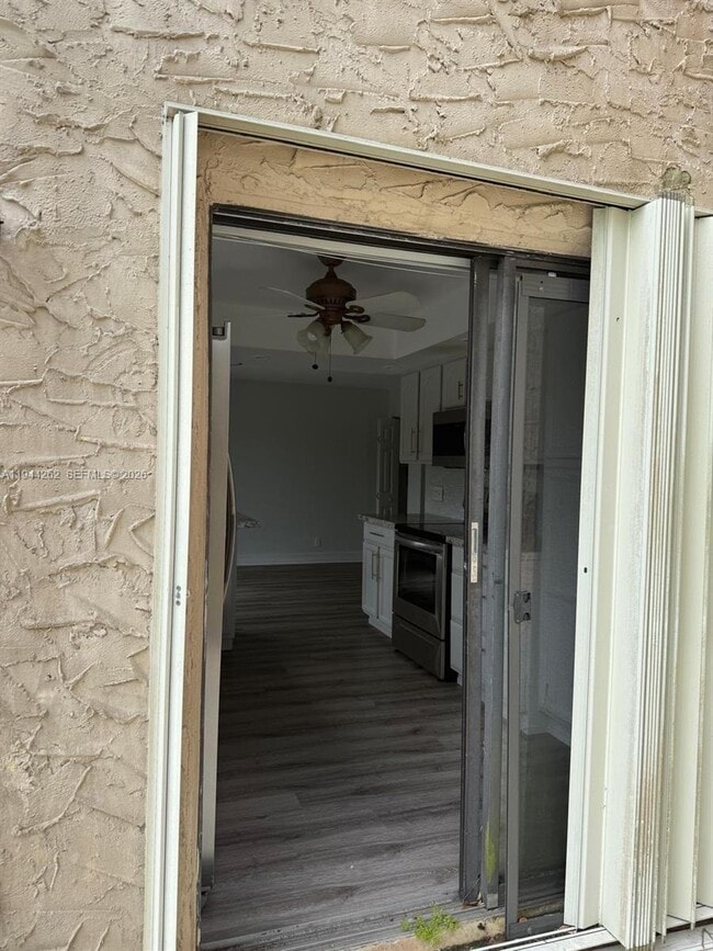 Building Photo - 242 Wimbledon Lakes Dr