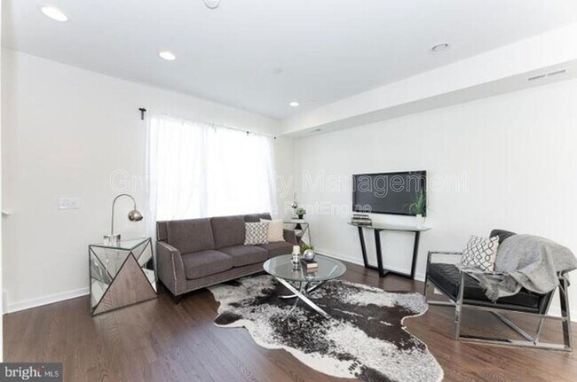 Building Photo - 2142 Kensington Walk