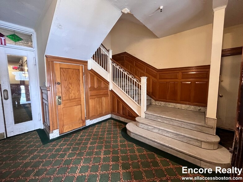 Building Photo - 111 Park Dr