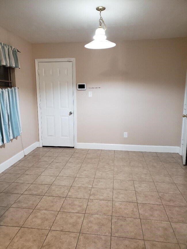 Building Photo - 16123 Catbird Ct