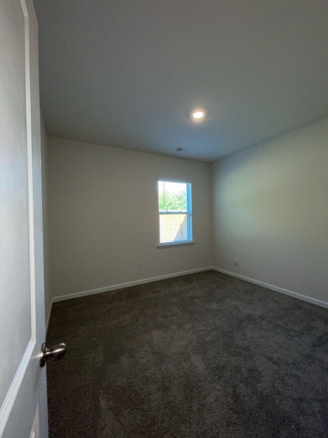 Building Photo - Beautiful Fountain Inn Home