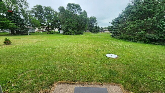 Building Photo - 3 Bedroom Duplex with Large Yard & Attache...