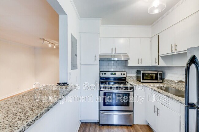 Building Photo - 201 Acklen Park Dr