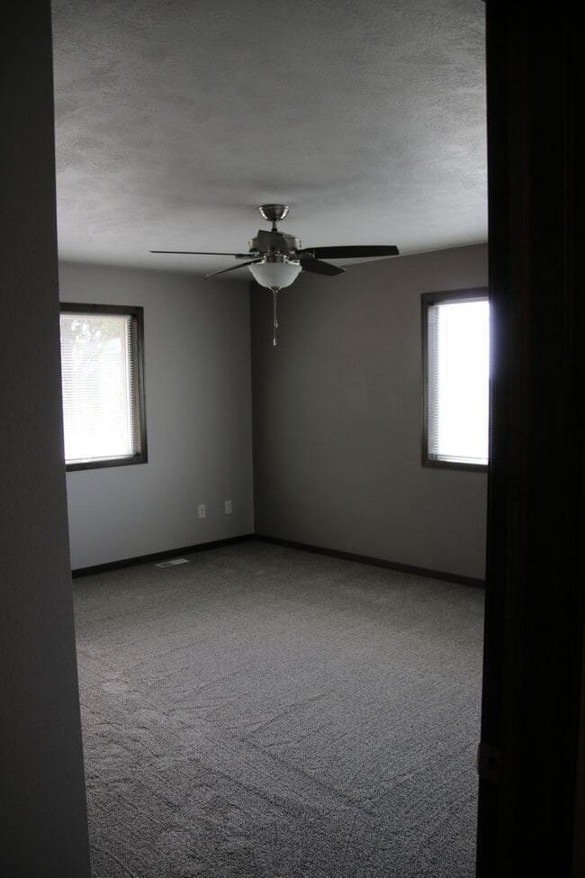 Building Photo - 3606 S Outfield Cir