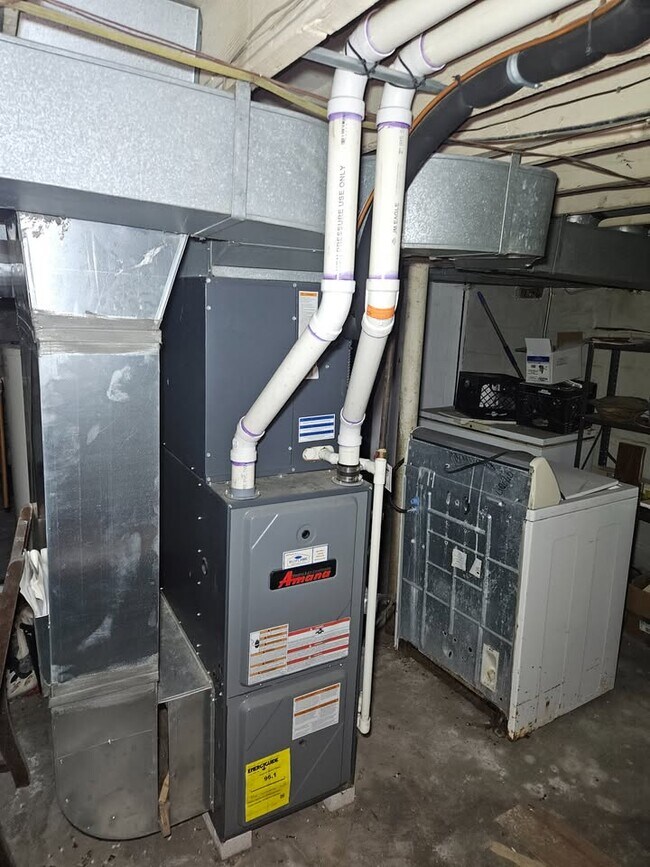 Building Photo - 2225 Academy Ave