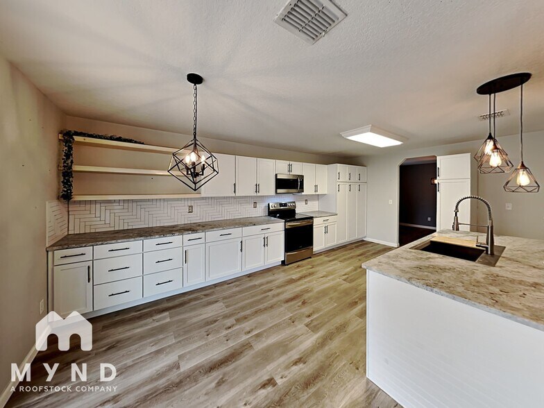 Building Photo - 9203 Silver Vista