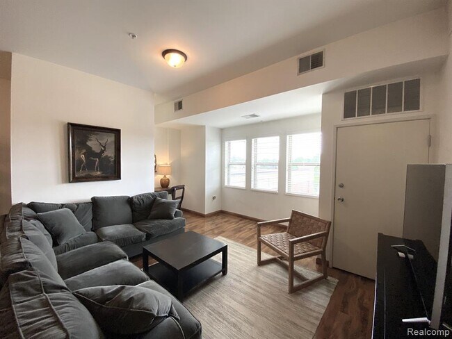 Building Photo - 134 N Leroy St