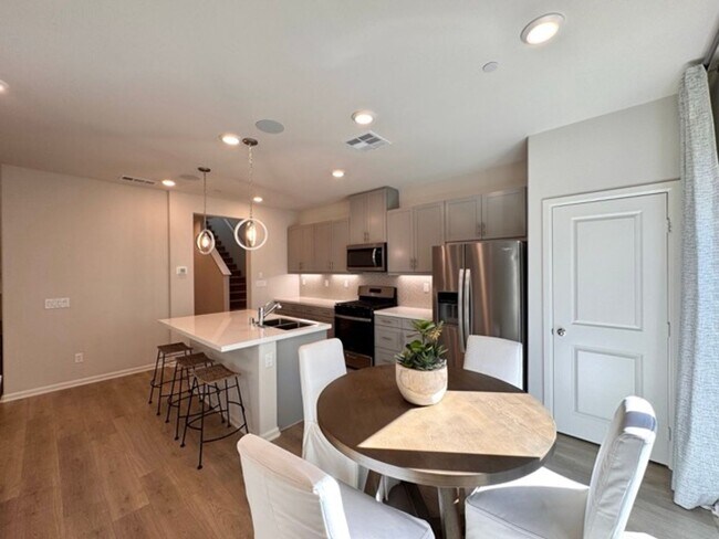 Building Photo - Brand New 4 Bedroom Home with Solar in Gat...