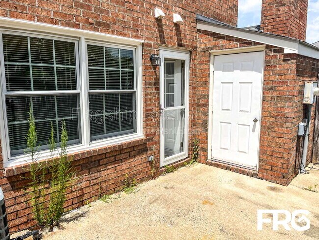 Building Photo - 2700 Thackery Rd