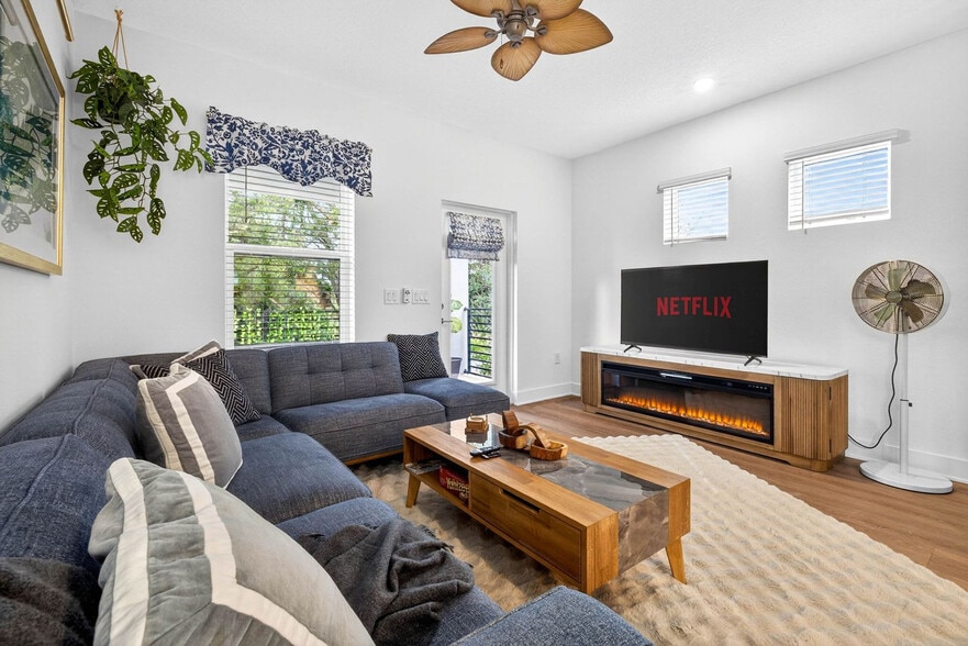 Building Photo - 1734 W Cherry St