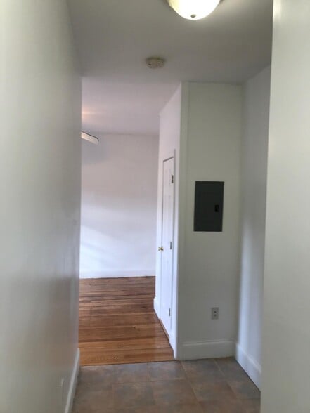 Building Photo - 151 Park Dr