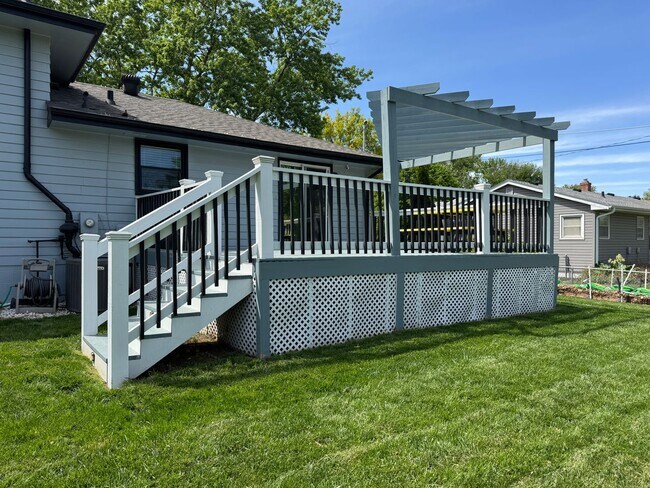 Building Photo - Stunning 4 Bed, 3 Bath Home with Backyard ...
