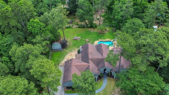 Building Photo - 44 Lake Forest Cir