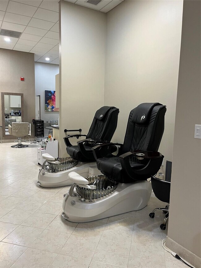 Building Photo - 16102 Emerald Estates Dr