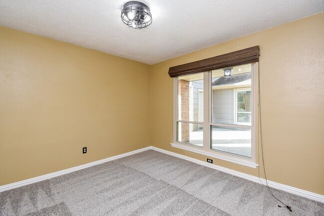 Building Photo - 12402 Amado Dr