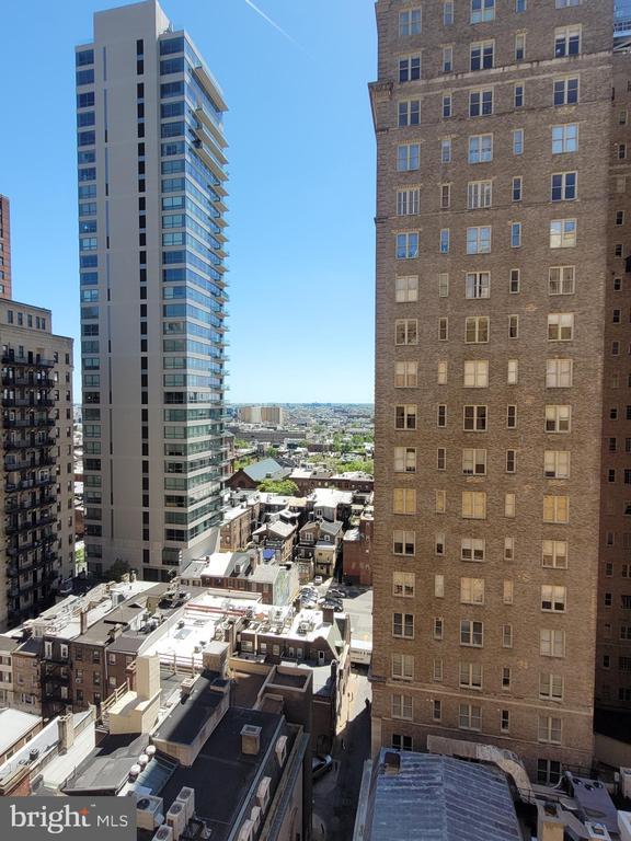 Building Photo - 219 S 18th St