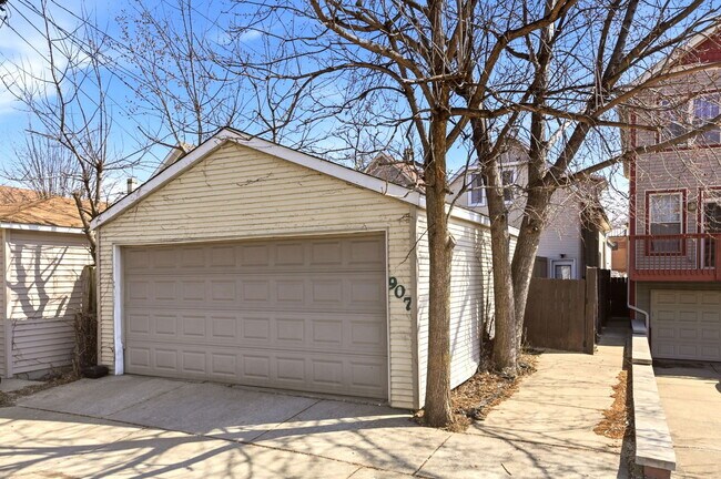 Building Photo - 907 Ferdinand Ave
