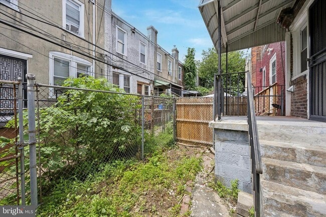 Building Photo - 110 N Sickels St