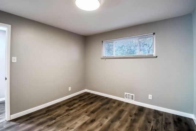 Building Photo - 2 Bedroom duplex in Denver