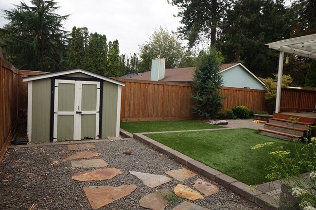 Building Photo - 10602 SW Windsor Pl