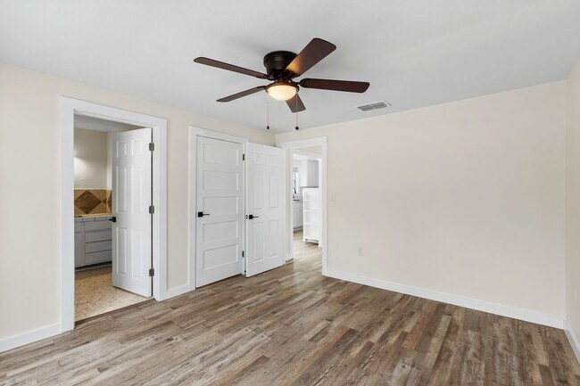 Building Photo - 407 Sarah St