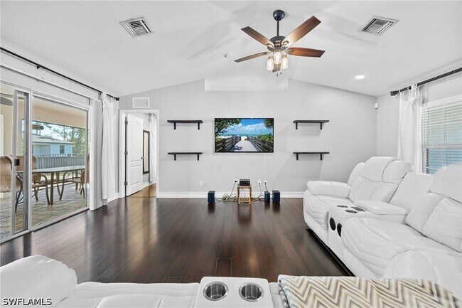 Building Photo - 421 Broadmoor St
