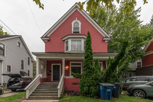 Building Photo - 808 E Ann St