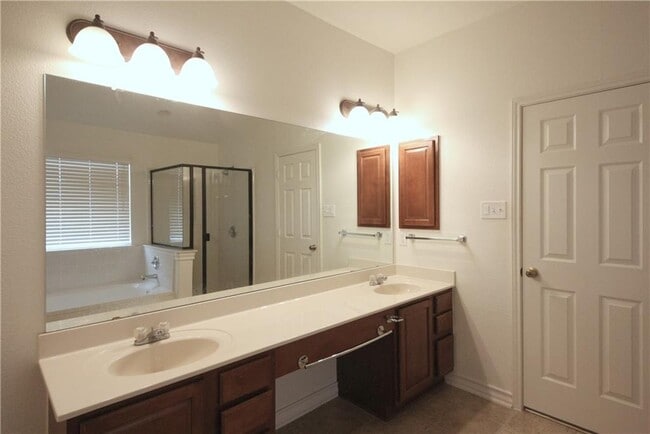 Building Photo - 2519 Midnight Star Dr