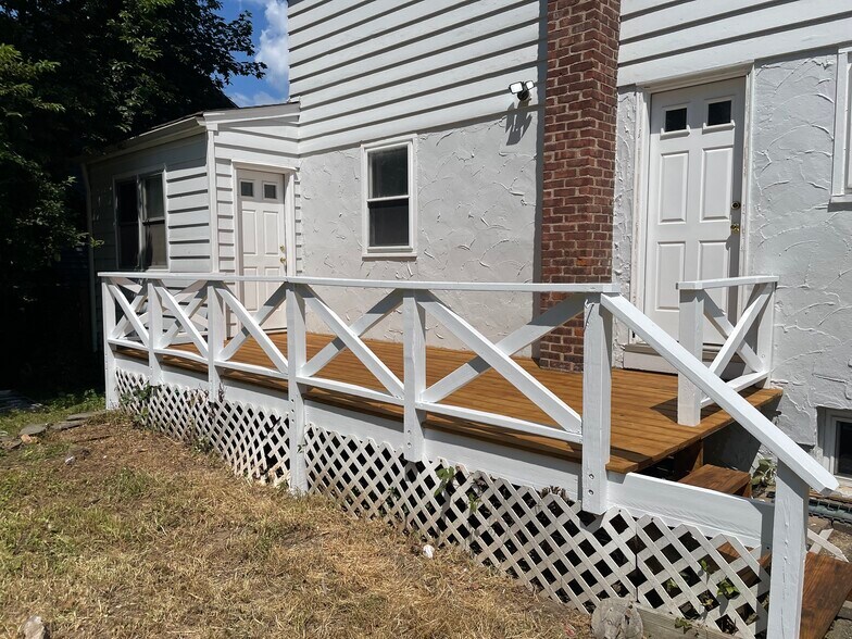 Building Photo - 218 Ridge St